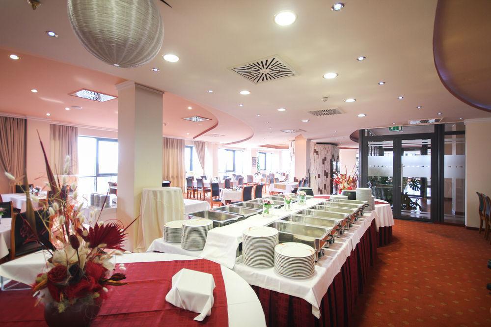 Hotel Galleria Subotica Buitenkant foto