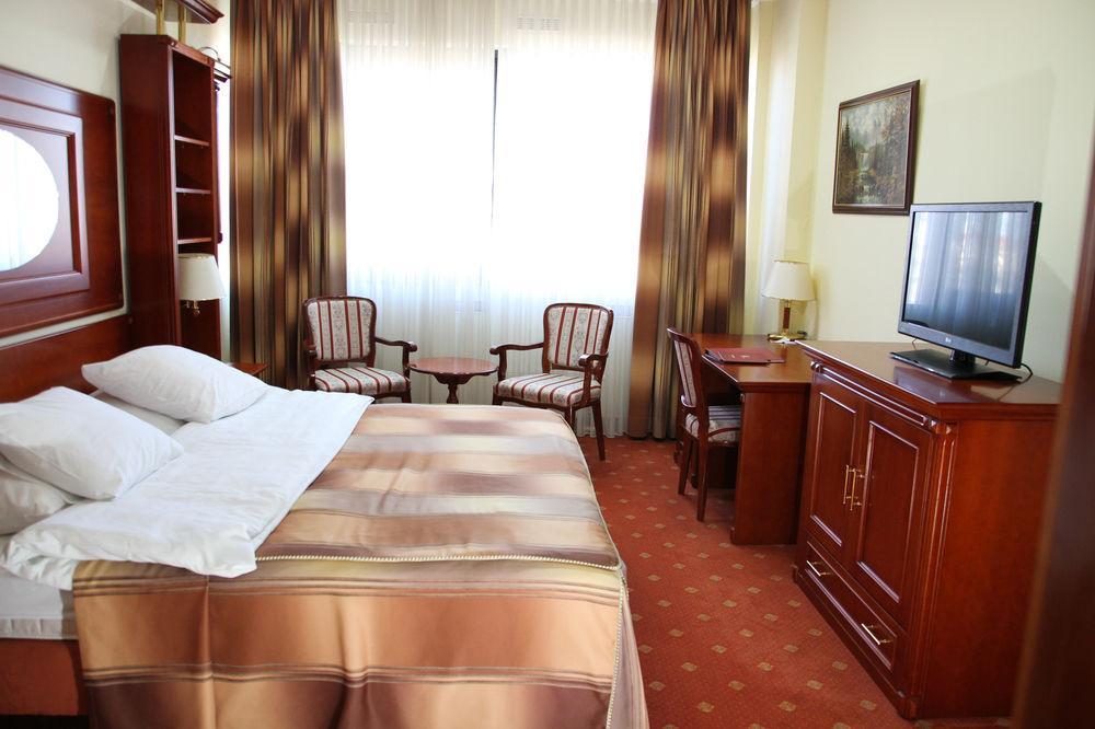 Hotel Galleria Subotica Buitenkant foto