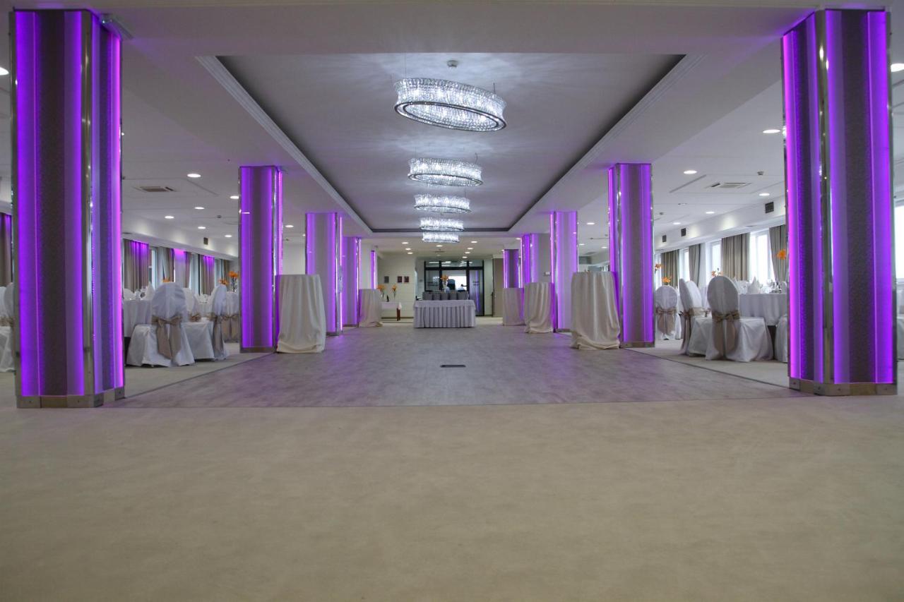 Hotel Galleria Subotica Buitenkant foto