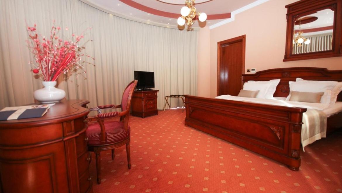 Hotel Galleria Subotica Buitenkant foto